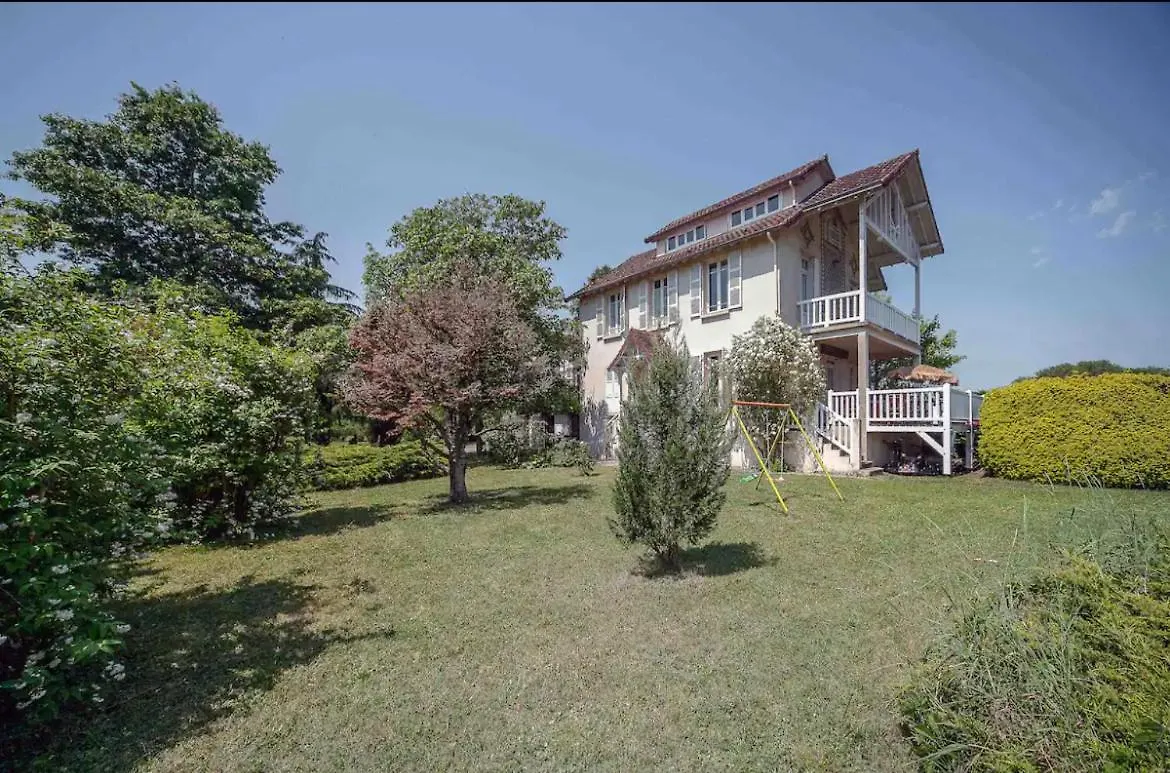 Holiday home Maison Sur L'Eau Avec Jardin Et Piscine Bellerive-sur-Allier